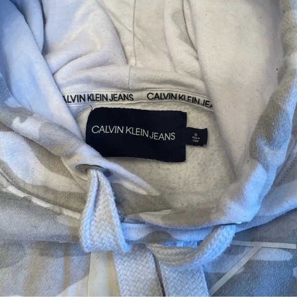 🌿 Calvin Klein Jeans Camo Crop Hoodie - Woman’s Size Medium 🌈 - Picture 9 of 11